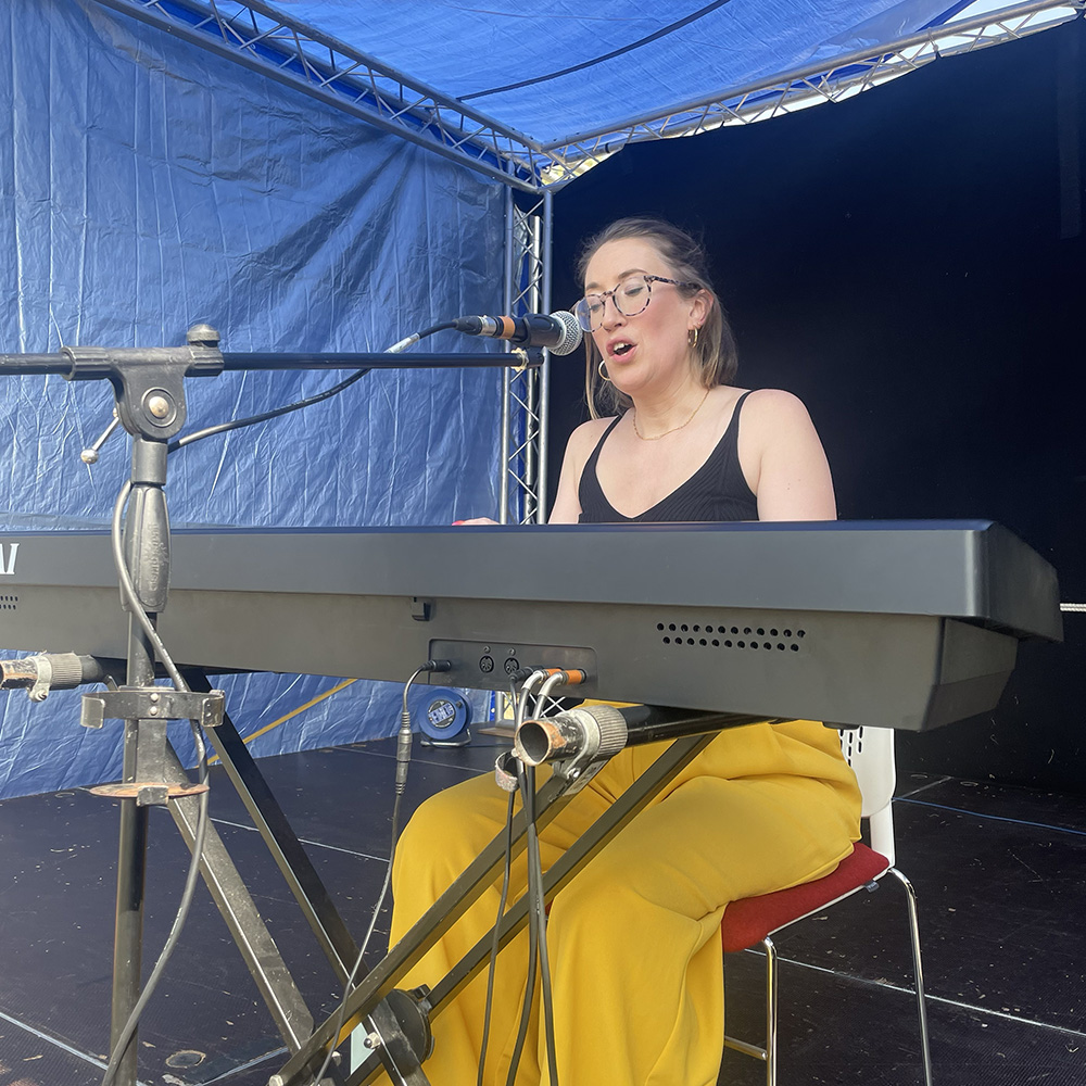 The Fabulous Molly on the Pippfest Stage